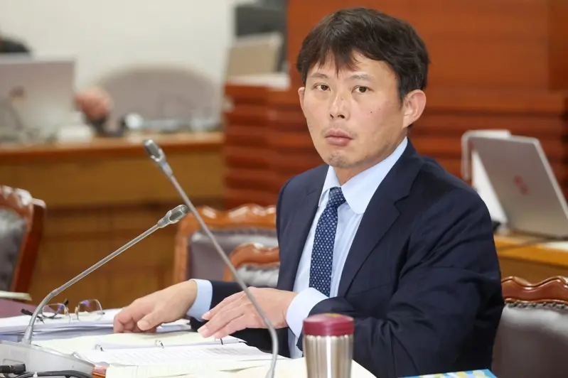 在台湾动荡的26年, 聊聊关注度第一的政治人xiao物chou黄国昌-duli.today